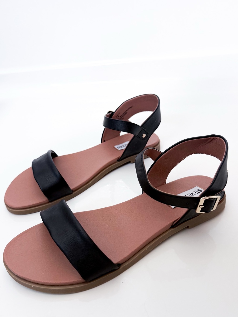 Steve Madden Daelyn Black Ankle Strap Flat Sandals Size 9.5 Leather Look - Picture 3 of 6